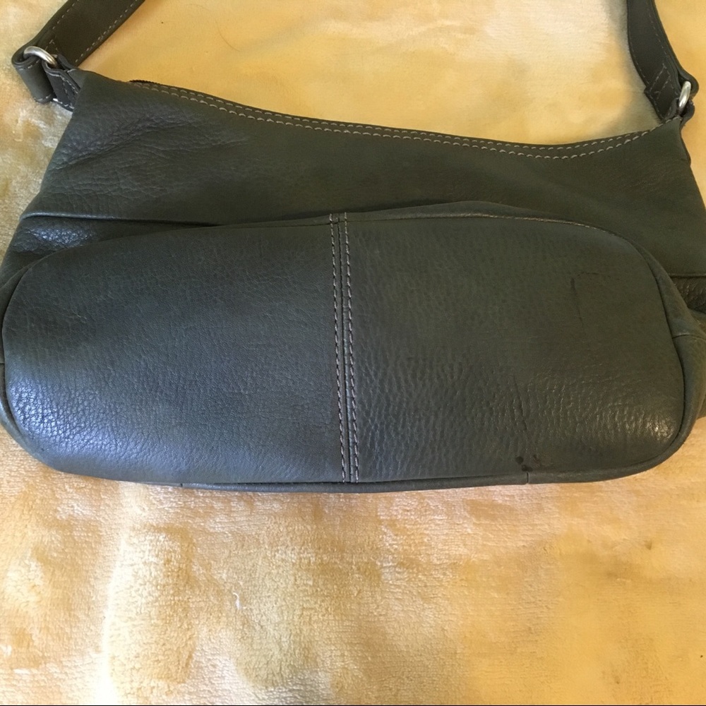 ✨HOST PICK✨ Fossil green leather purse - Picture 6 of 9